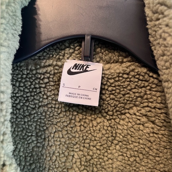 Womens Nike jacket/coat size S - Picture 4 of 6
